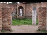 08204 ostia - regio v - insula ii - domus della fortuna annonaria (v,ii,8) - eingang - bli ri sueden - 01-2024.jpg